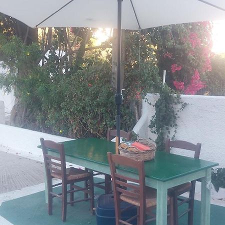 Ο Μπαξεσ Apartment Livadi  Exterior foto