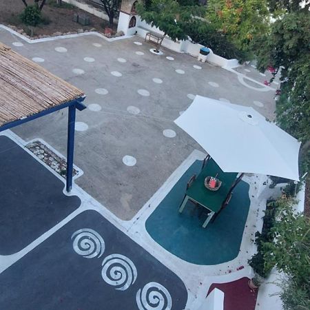 Ο Μπαξεσ Apartment Livadi  Exterior foto