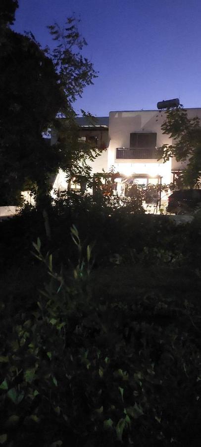 Ο Μπαξεσ Apartment Livadi  Exterior foto