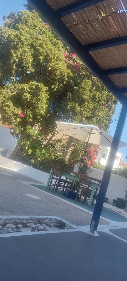 Ο Μπαξεσ Apartment Livadi  Exterior foto