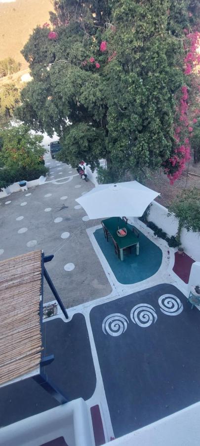 Ο Μπαξεσ Apartment Livadi  Exterior foto