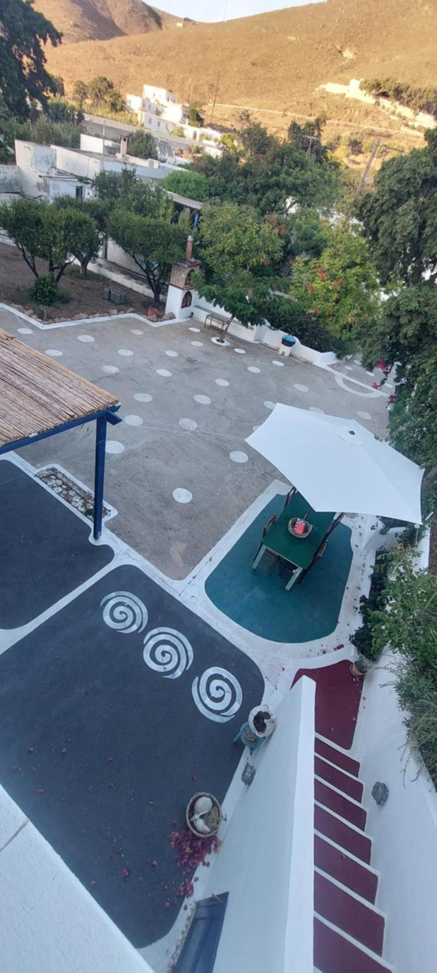 Ο Μπαξεσ Apartment Livadi  Exterior foto